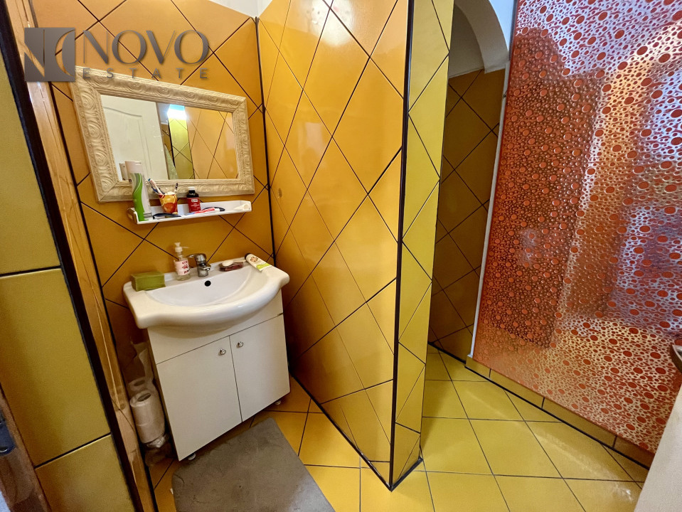 8 Camere | Dacia | Centrala | Pivnita | Curte