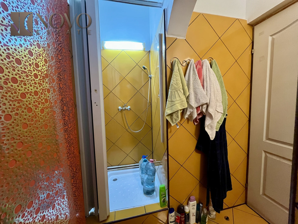 8 Camere | Dacia | Centrala | Pivnita | Curte